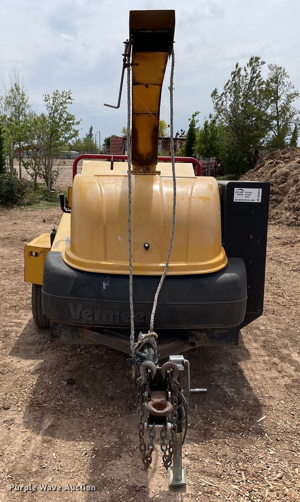 image for item DN4643 2004 Vermeer BC1400XL  wood chipper