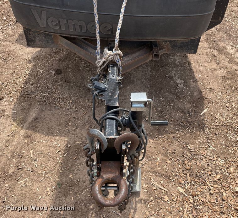 image for item DN4643 2004 Vermeer BC1400XL  wood chipper