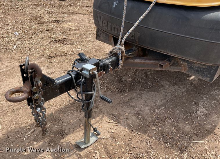 image for item DN4643 2004 Vermeer BC1400XL  wood chipper