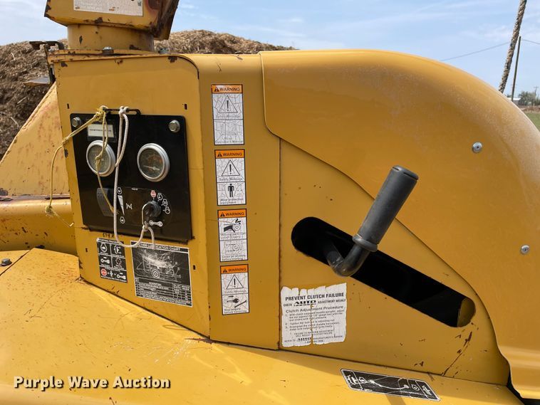 image for item DN4643 2004 Vermeer BC1400XL  wood chipper