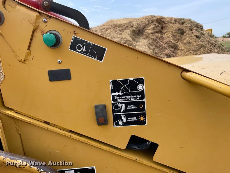 image for item DN4643 2004 Vermeer BC1400XL  wood chipper