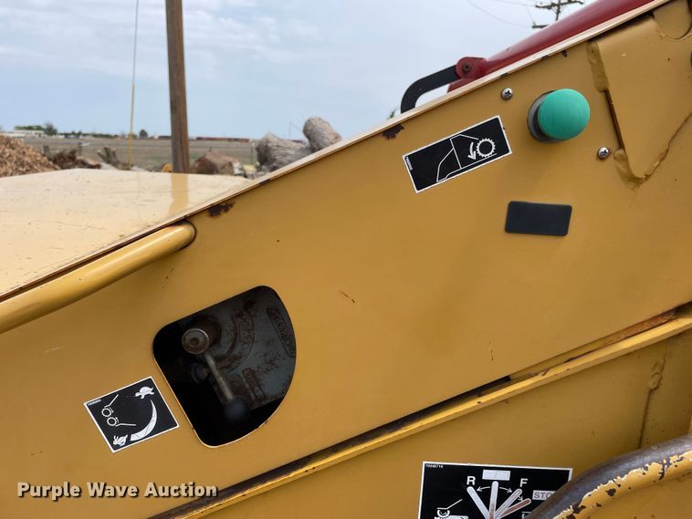 image for item DN4643 2004 Vermeer BC1400XL  wood chipper