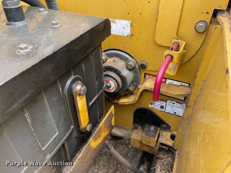 image for item DN4643 2004 Vermeer BC1400XL  wood chipper