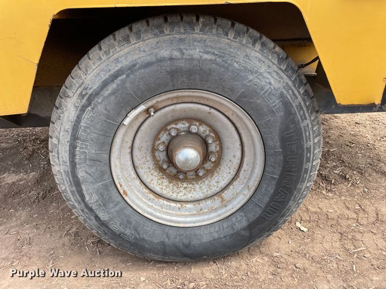 image for item DN4643 2004 Vermeer BC1400XL  wood chipper