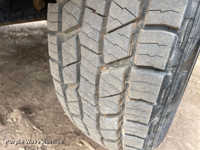 image for item DN4643 2004 Vermeer BC1400XL  wood chipper