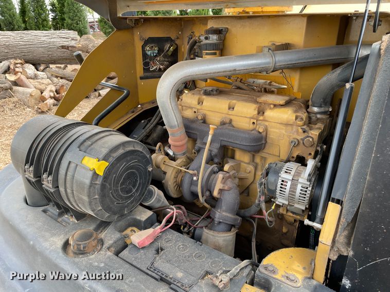 image for item DN4643 2004 Vermeer BC1400XL  wood chipper