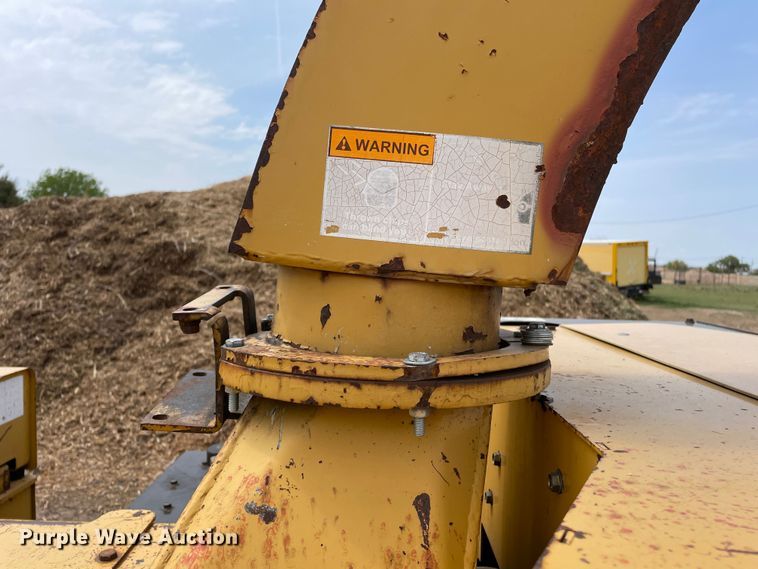 image for item DN4643 2004 Vermeer BC1400XL  wood chipper