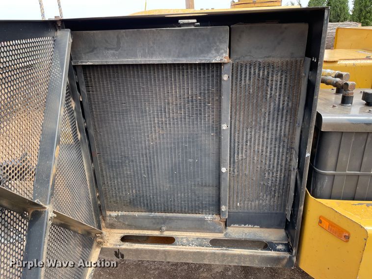 image for item DN4643 2004 Vermeer BC1400XL  wood chipper