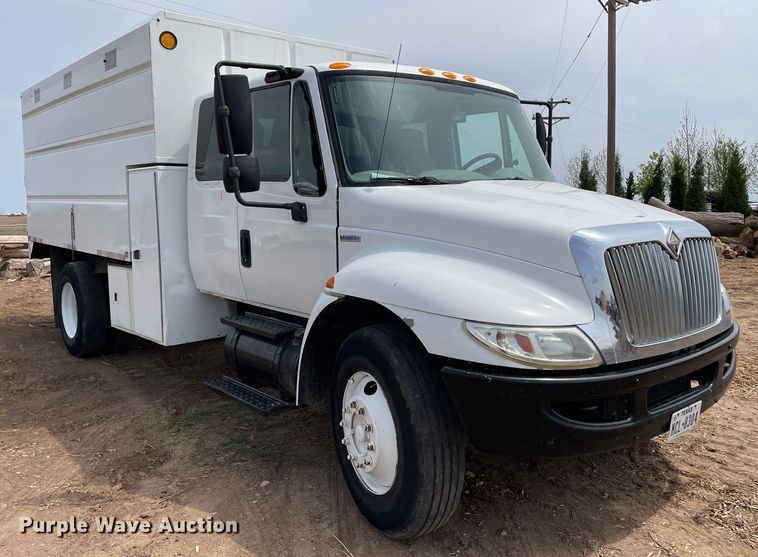 image for item DN4644 2008 International 4300  chipper truck