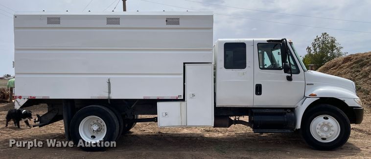 image for item DN4644 2008 International 4300  chipper truck