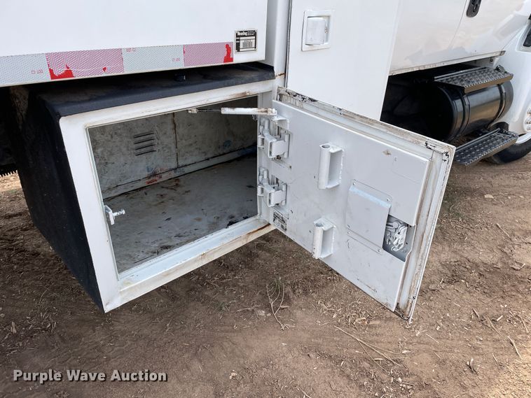 image for item DN4644 2008 International 4300  chipper truck