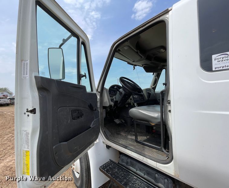 image for item DN4644 2008 International 4300  chipper truck