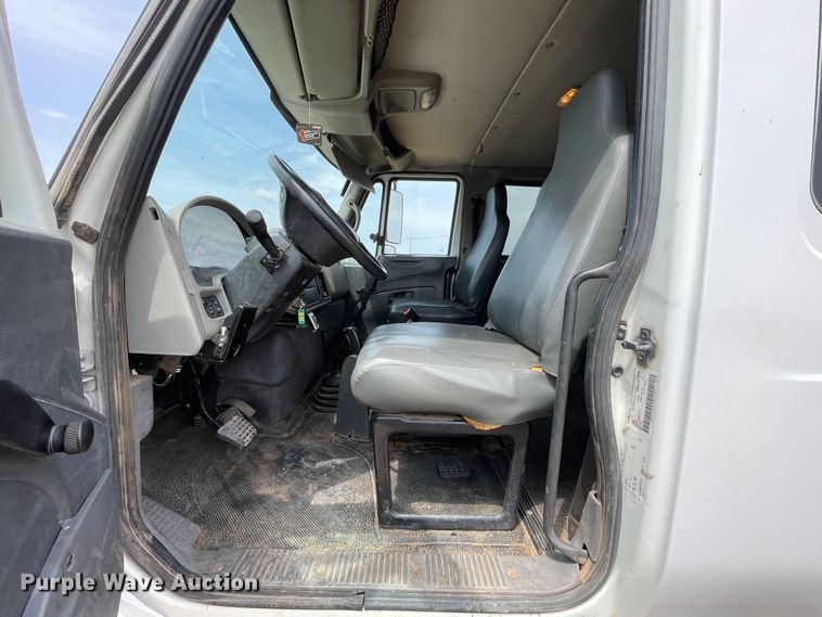 image for item DN4644 2008 International 4300  chipper truck