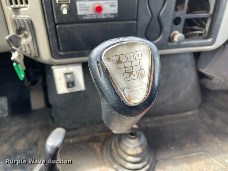 image for item DN4644 2008 International 4300  chipper truck