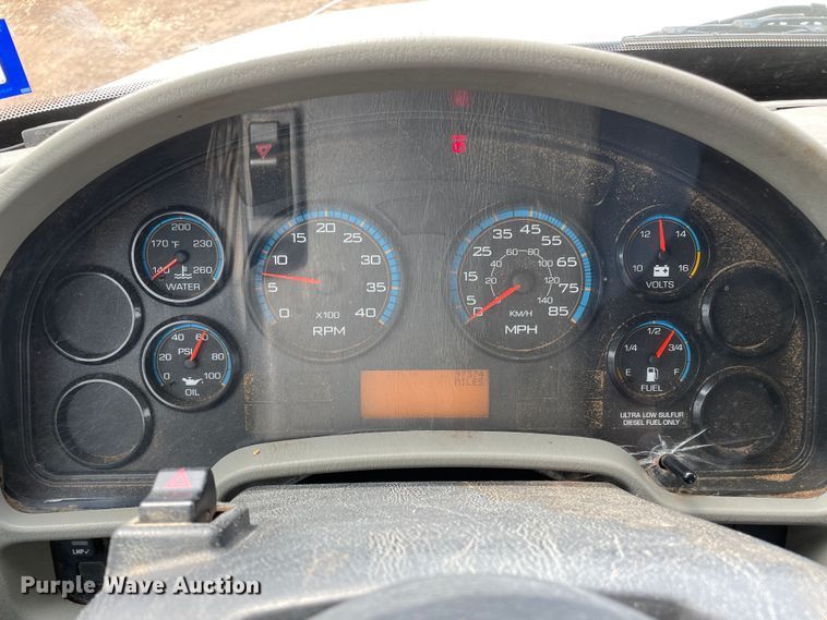 image for item DN4644 2008 International 4300  chipper truck