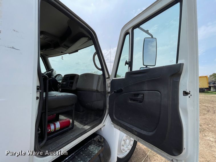 image for item DN4644 2008 International 4300  chipper truck