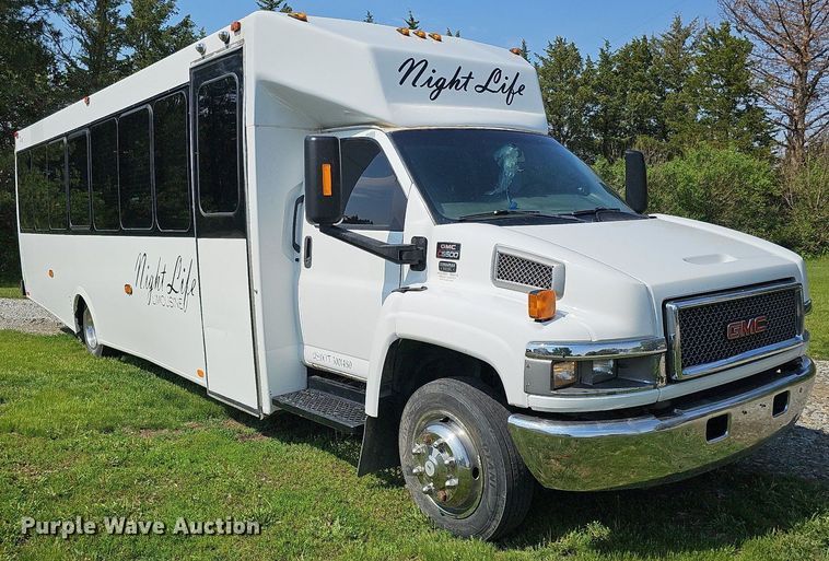 image for item DO4390 2006 GMC C5500  party bus