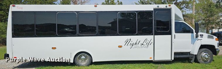 image for item DO4390 2006 GMC C5500  party bus