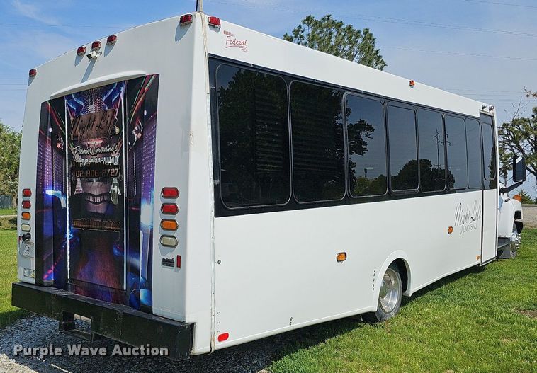 image for item DO4390 2006 GMC C5500  party bus