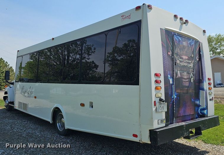 image for item DO4390 2006 GMC C5500  party bus