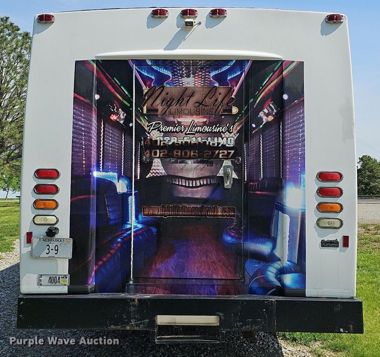 image for item DO4390 2006 GMC C5500  party bus