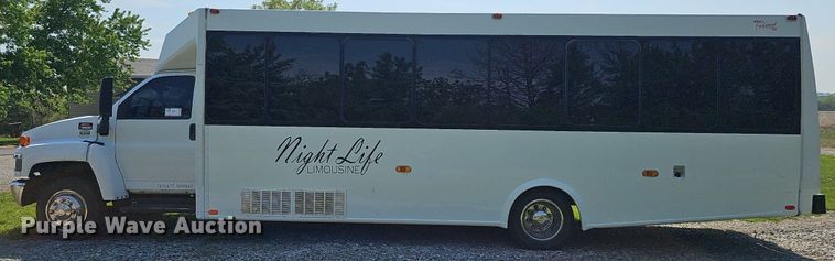 image for item DO4390 2006 GMC C5500  party bus