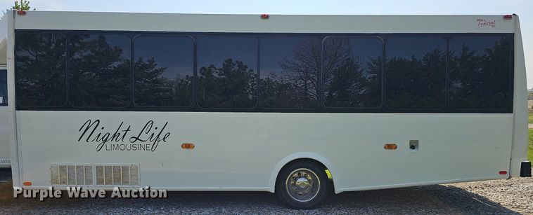 image for item DO4390 2006 GMC C5500  party bus