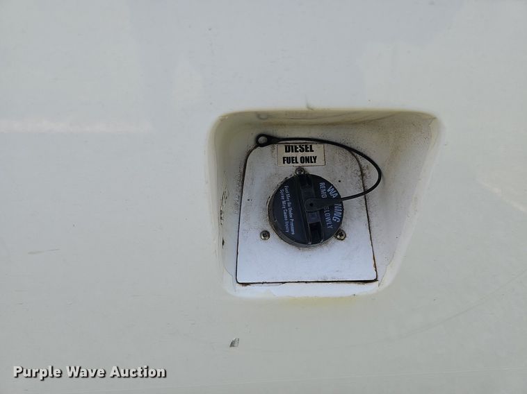 image for item DO4390 2006 GMC C5500  party bus