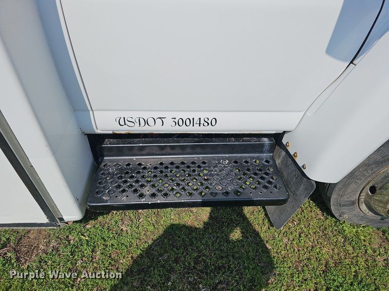 image for item DO4390 2006 GMC C5500  party bus