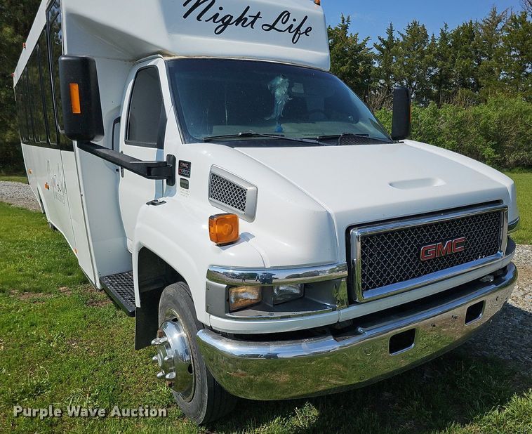 image for item DO4390 2006 GMC C5500  party bus