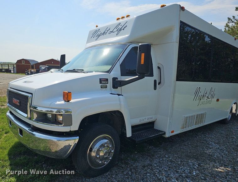 image for item DO4390 2006 GMC C5500  party bus
