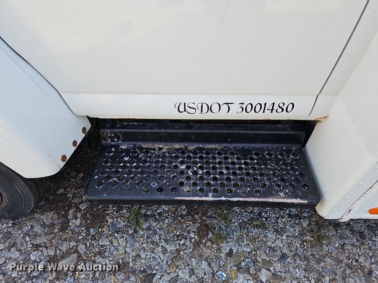 image for item DO4390 2006 GMC C5500  party bus