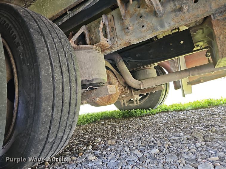 image for item DO4390 2006 GMC C5500  party bus