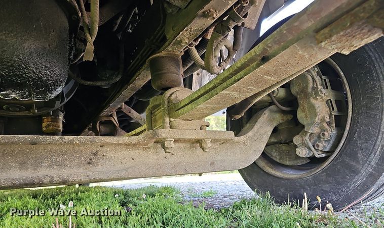 image for item DO4390 2006 GMC C5500  party bus