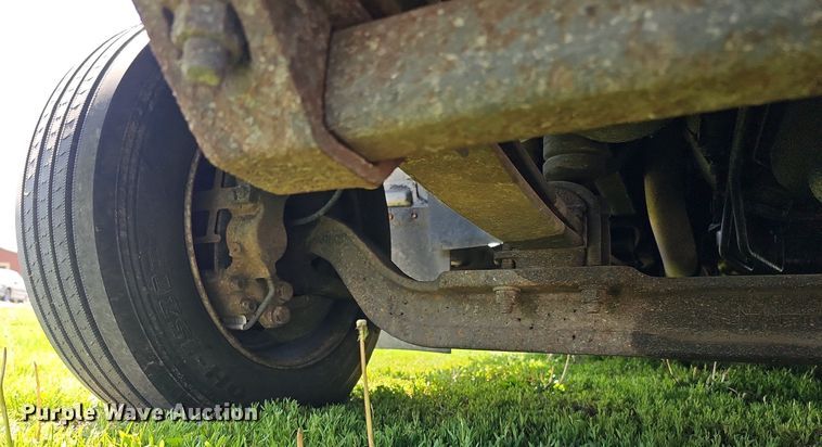 image for item DO4390 2006 GMC C5500  party bus