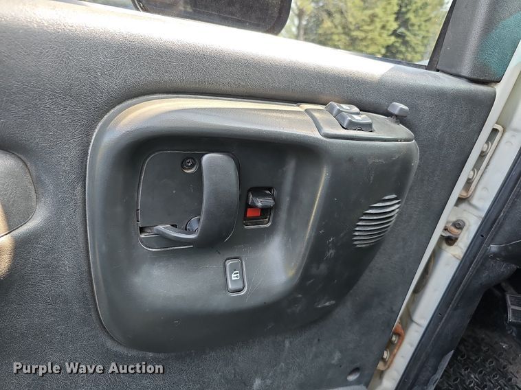 image for item DO4390 2006 GMC C5500  party bus