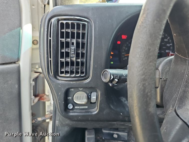 image for item DO4390 2006 GMC C5500  party bus