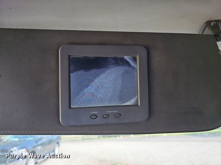 image for item DO4390 2006 GMC C5500  party bus