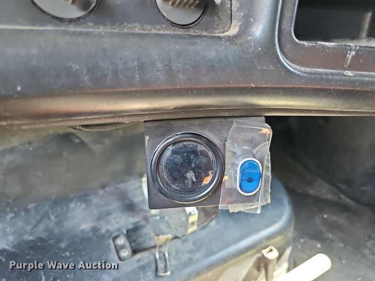 image for item DO4390 2006 GMC C5500  party bus