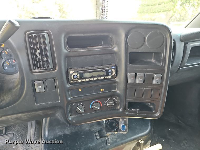 image for item DO4390 2006 GMC C5500  party bus