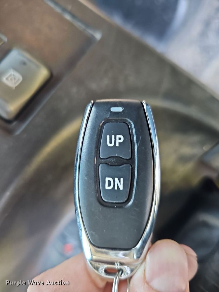 image for item DO4390 2006 GMC C5500  party bus