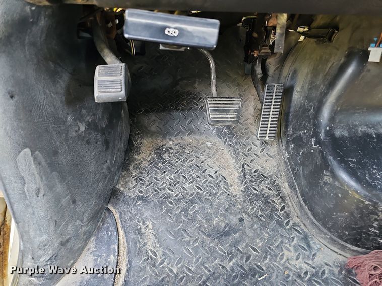 image for item DO4390 2006 GMC C5500  party bus