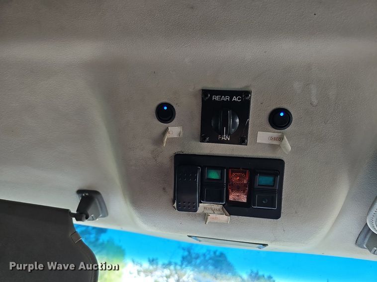 image for item DO4390 2006 GMC C5500  party bus