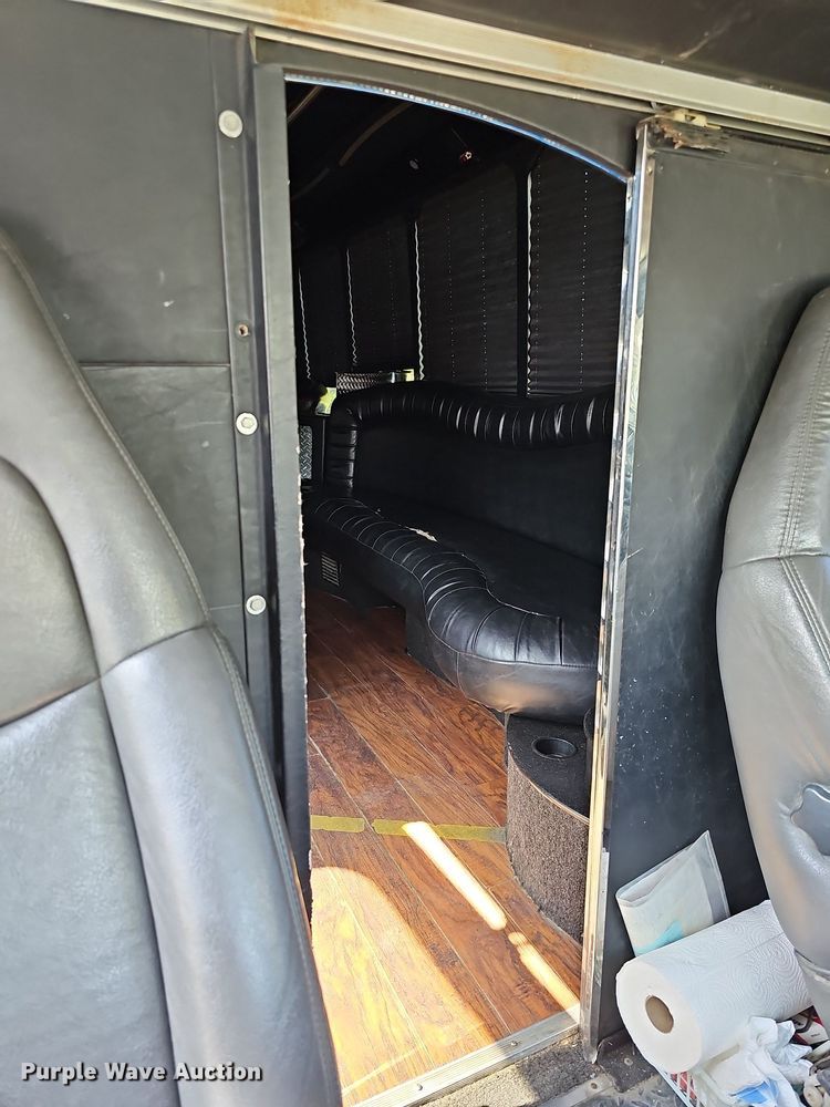 image for item DO4390 2006 GMC C5500  party bus