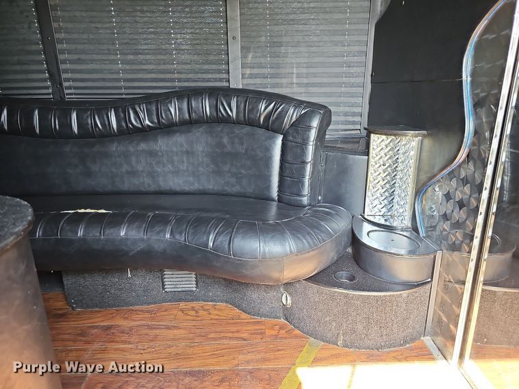 image for item DO4390 2006 GMC C5500  party bus