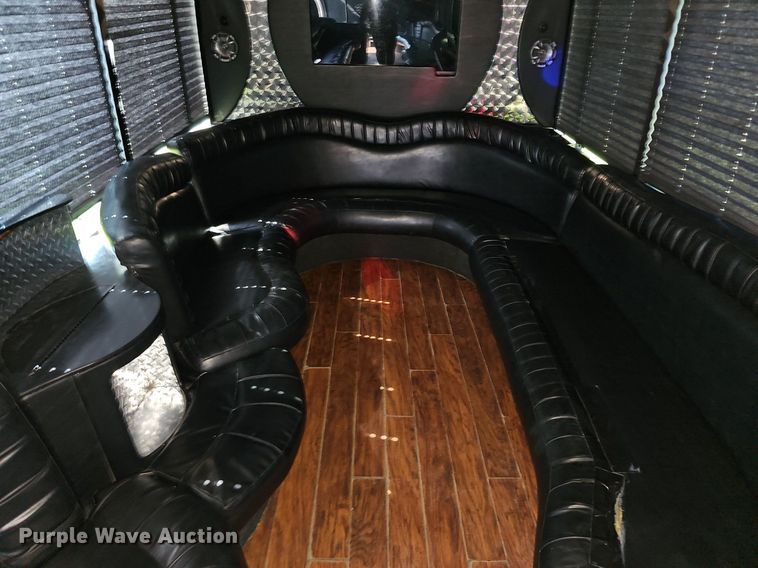 image for item DO4390 2006 GMC C5500  party bus