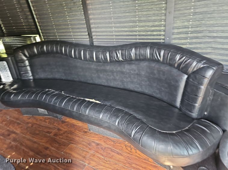 image for item DO4390 2006 GMC C5500  party bus