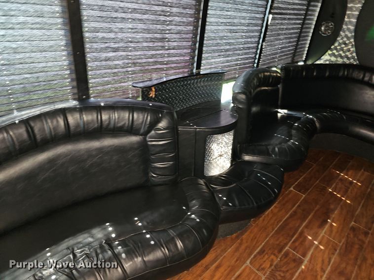 image for item DO4390 2006 GMC C5500  party bus