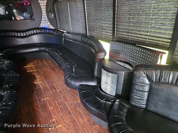 image for item DO4390 2006 GMC C5500  party bus