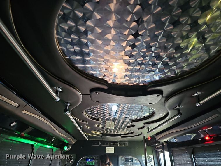 image for item DO4390 2006 GMC C5500  party bus